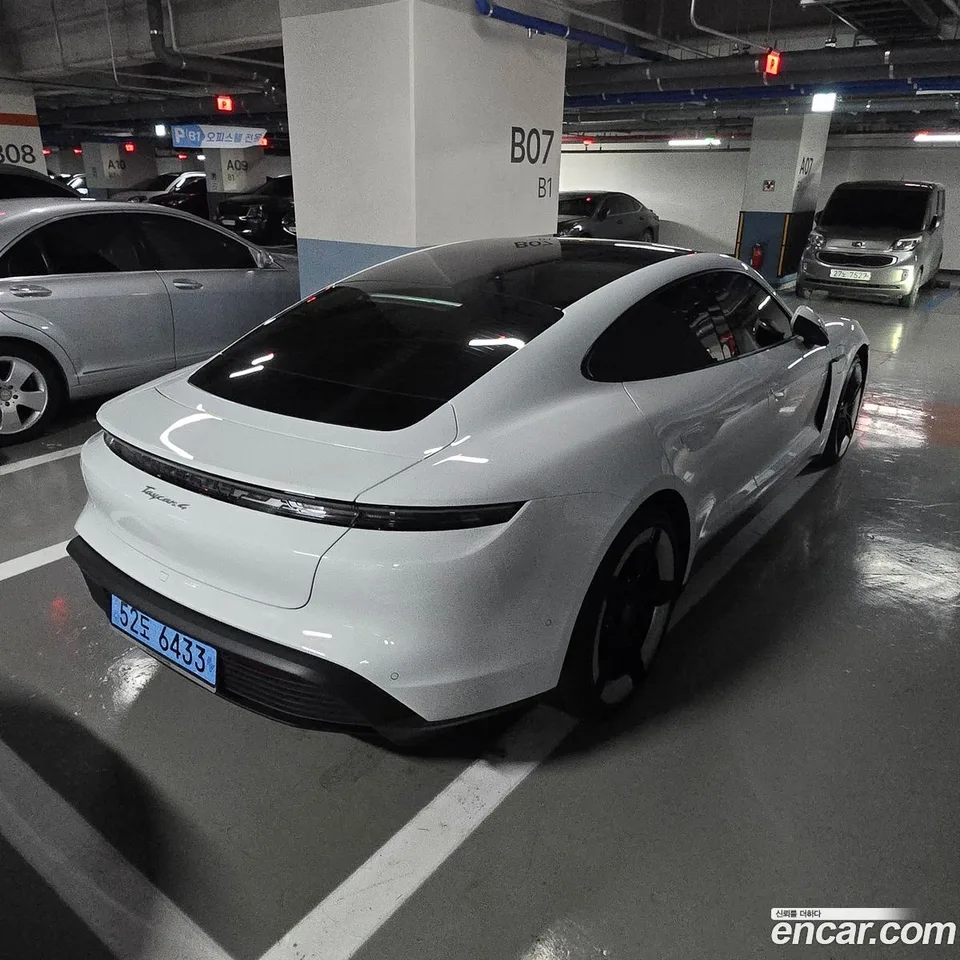 Porsche Taycan 4 2025 — миниатюра 2