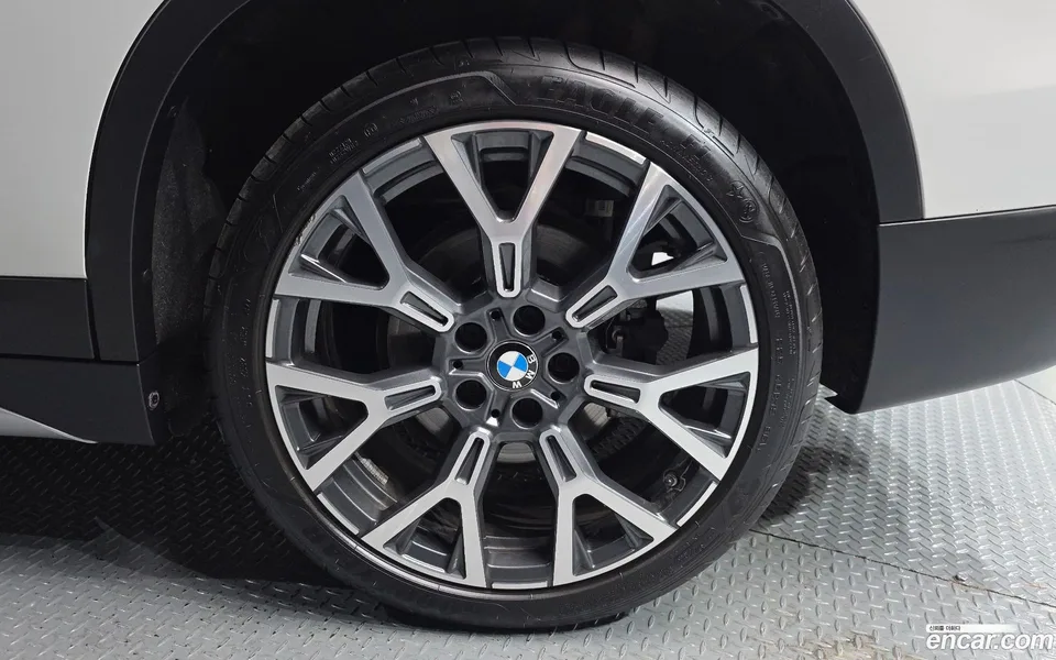BMW X1 xDrive 20i xLine 2022 — миниатюра 5