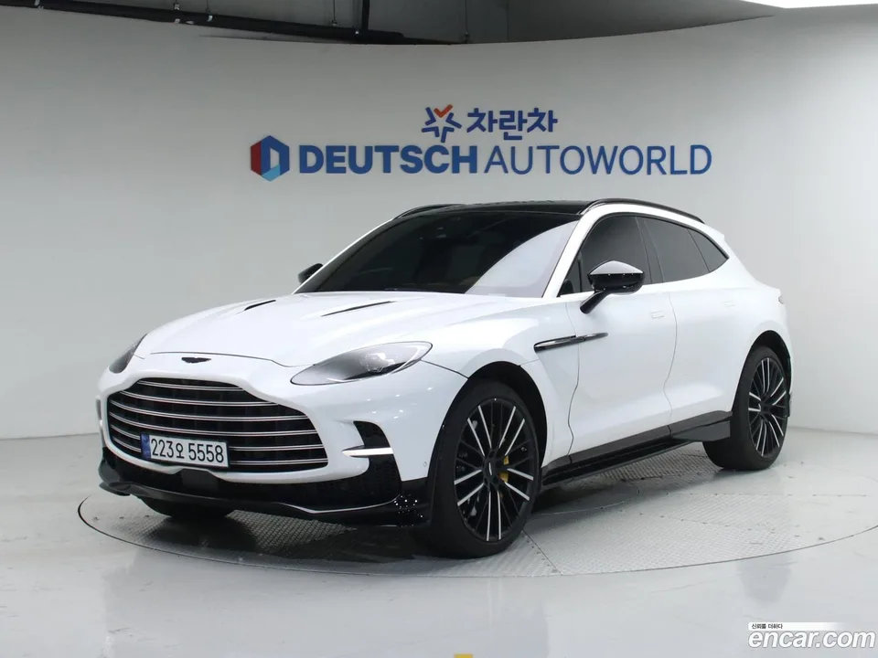 Aston Martin DBX 4.0 V8 707 2023 — фото 1, купить с доставкой в Москву