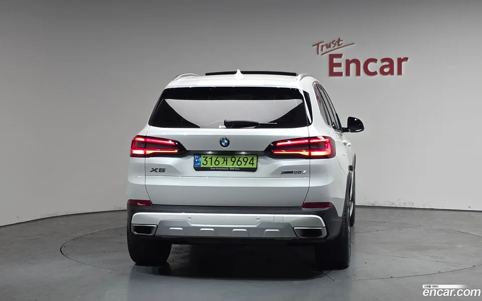 BMW X5 xDrive 30d xLine 2023 — миниатюра 4