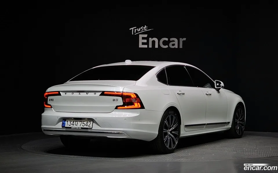 Volvo S90 B5 2023 — миниатюра 2