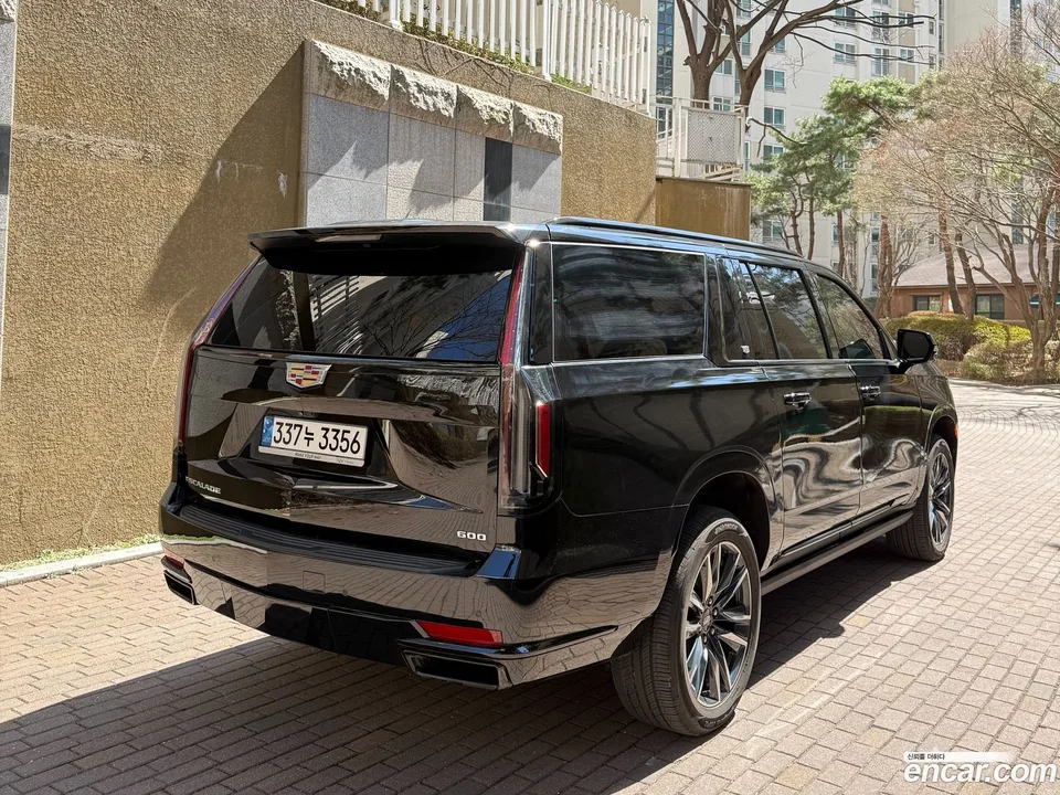 Cadillac Escalade 6.2 ESV 2022 — миниатюра 2