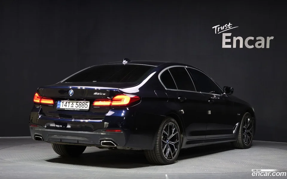 BMW 5 Series 530e M 2022 — миниатюра 2