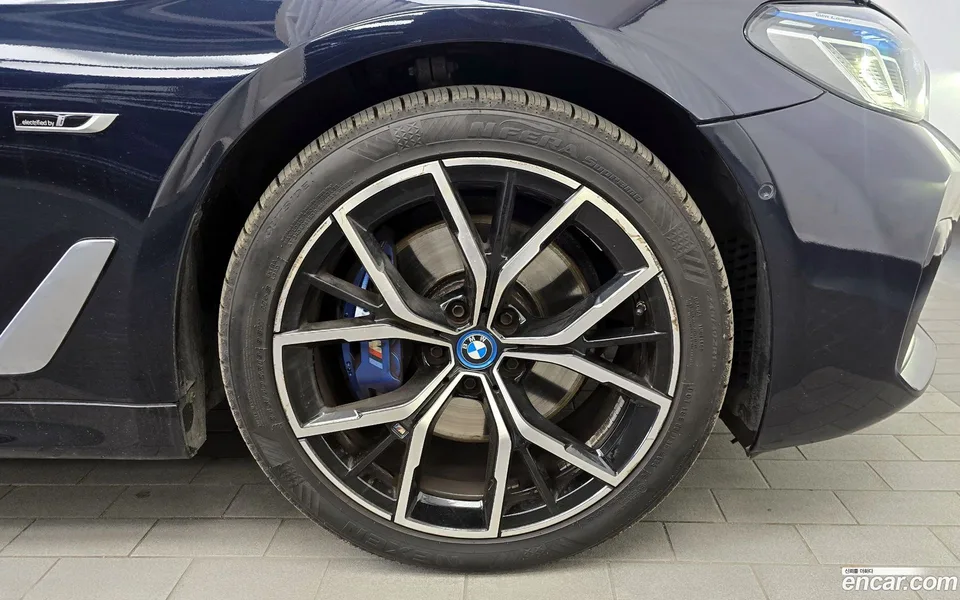 BMW 5 Series 530e M 2022 — миниатюра 5
