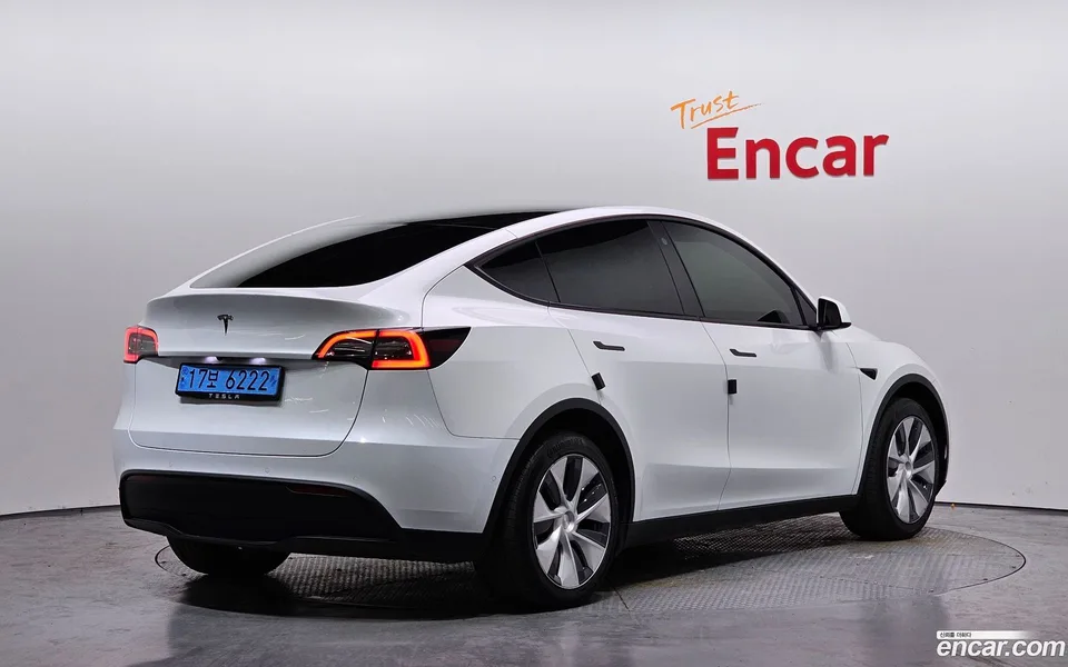 Tesla Model Y AWD 2022 — миниатюра 2