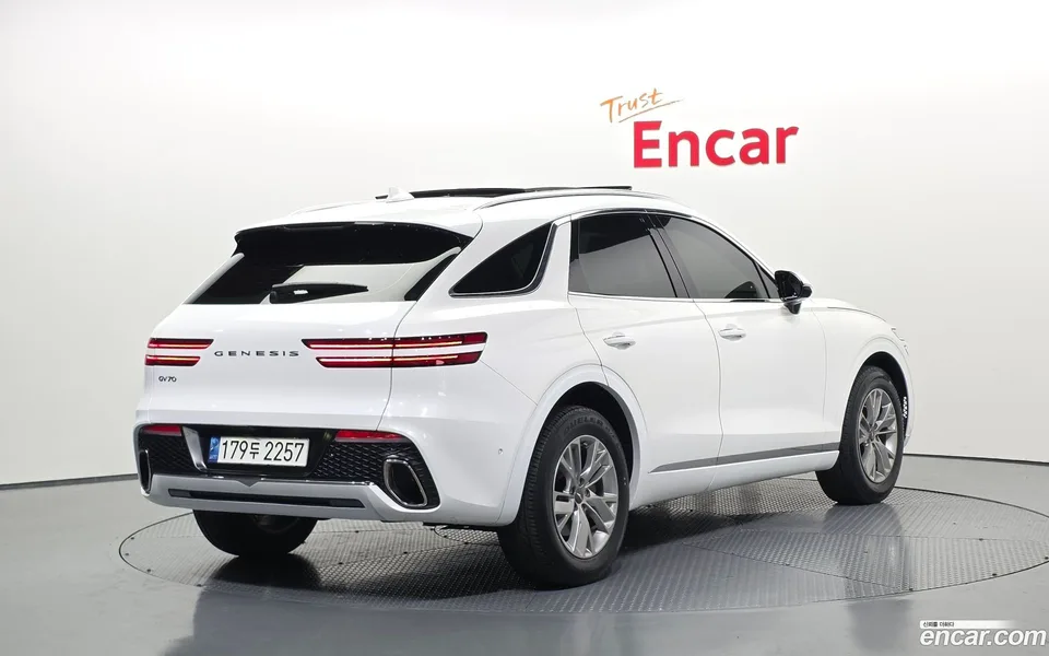 Genesis GV70 2.5T 2WD 2022 — миниатюра 2