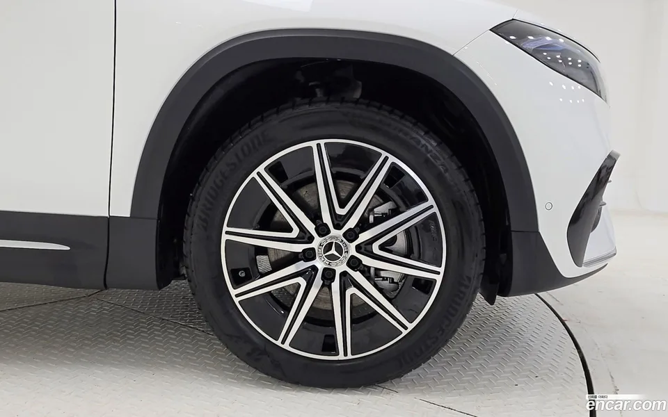 Mercedes-Benz EQB EQB300 4MATIC AMG 2025 — миниатюра 5