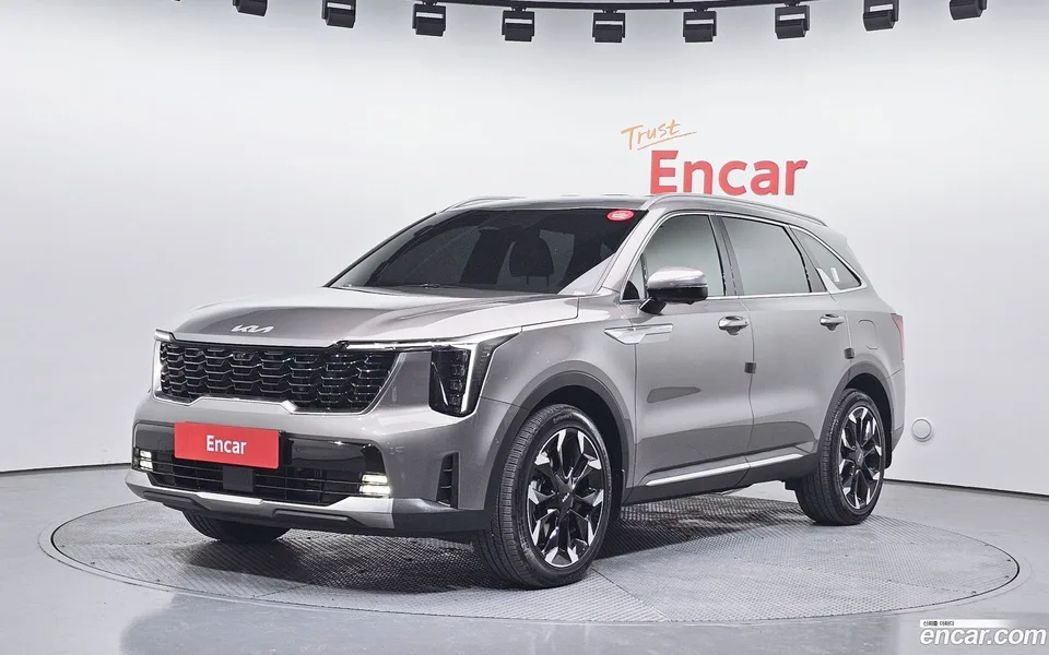 Kia Sorento 2.5T 2WD 2024 — фото 1, купить с доставкой в Москву