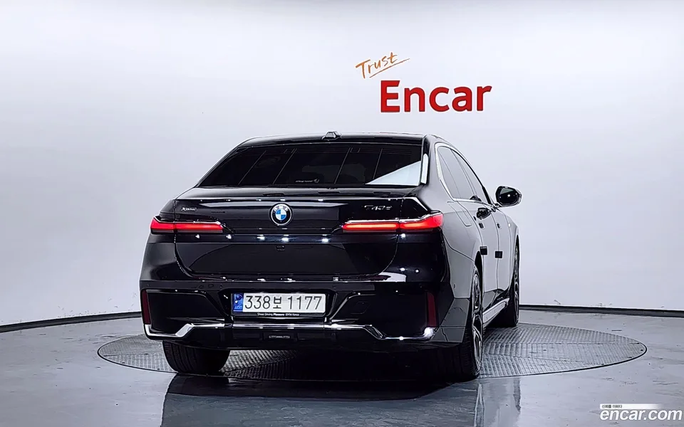 BMW 7 Series 740d xDrive M 2023 — миниатюра 4