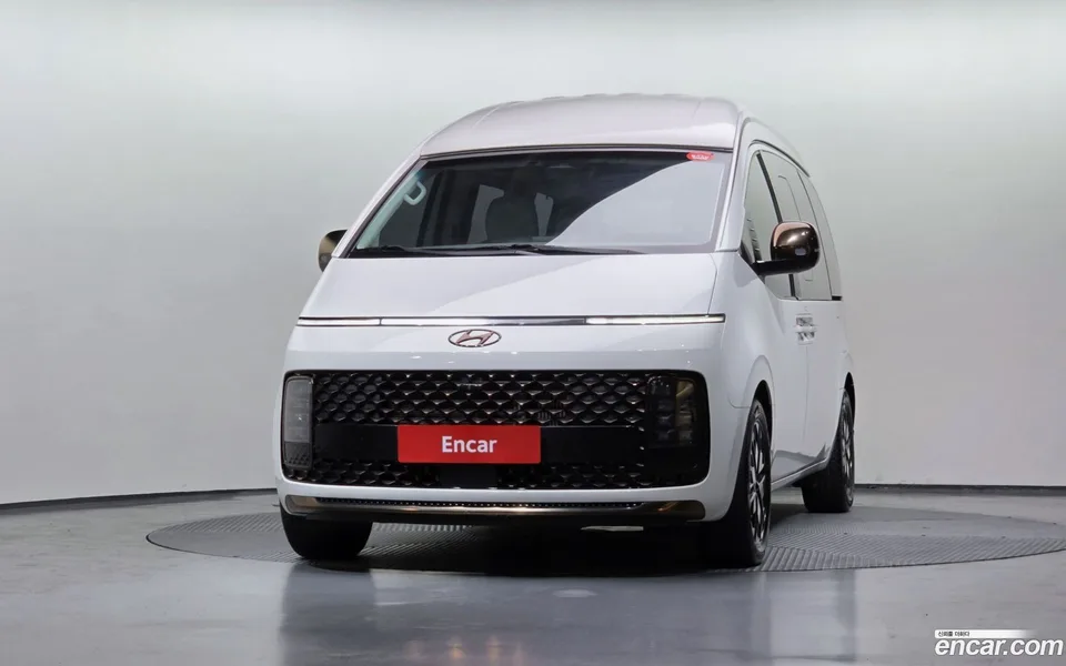 Hyundai Staria 4WD 7 2022 — миниатюра 3