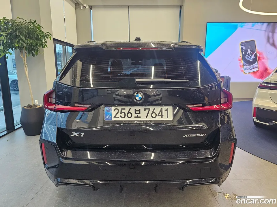 BMW X1 xDrive 20i M 2025 — миниатюра 3