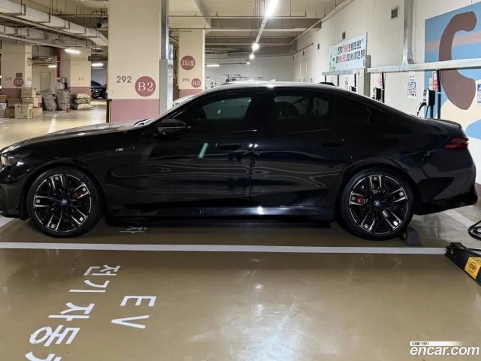 BMW i5 M60 xDrive 2024 — миниатюра 2