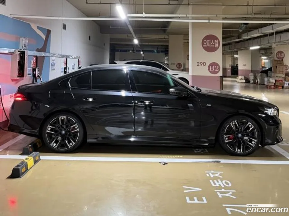 BMW i5 M60 xDrive 2024 — миниатюра 3