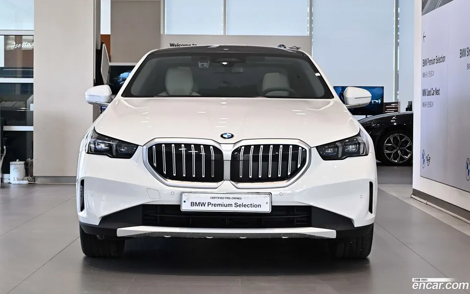 BMW 5 Series 520i 2025 — миниатюра 2