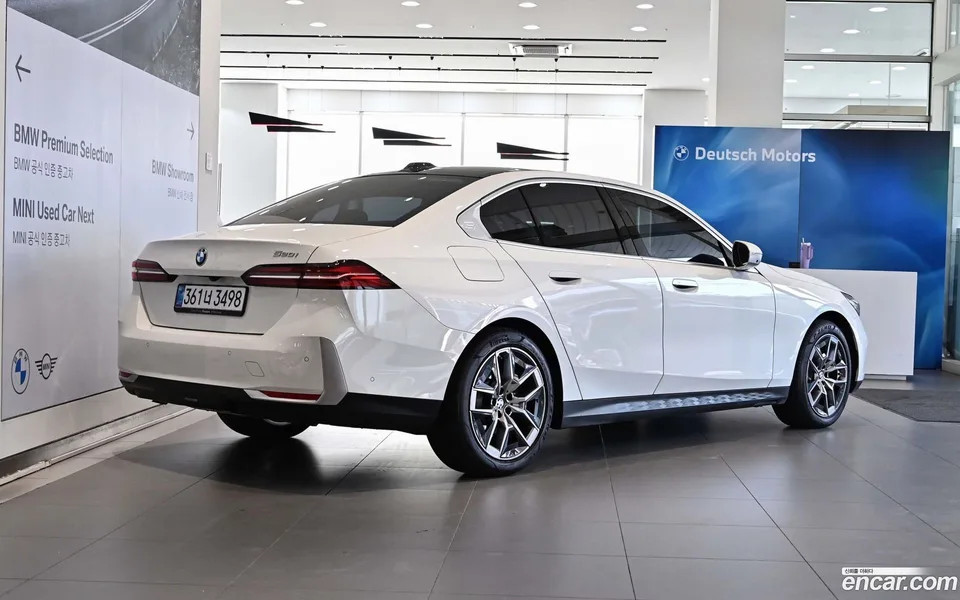 BMW 5 Series 520i 2025 — миниатюра 4