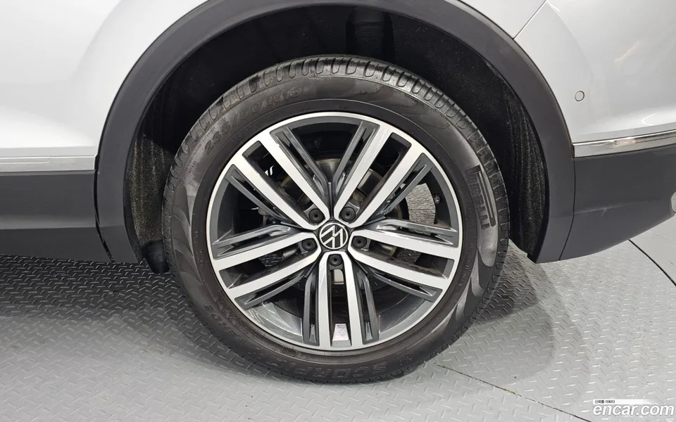 Volkswagen Tiguan 2.0 TDI 2023 — миниатюра 5