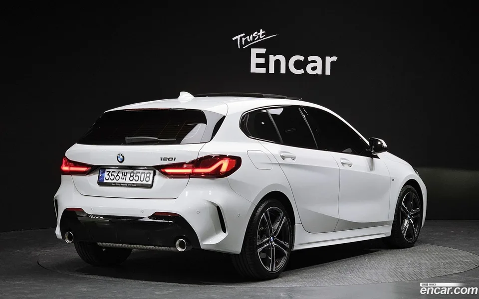 BMW 1 Series 120i M 2024 — миниатюра 2