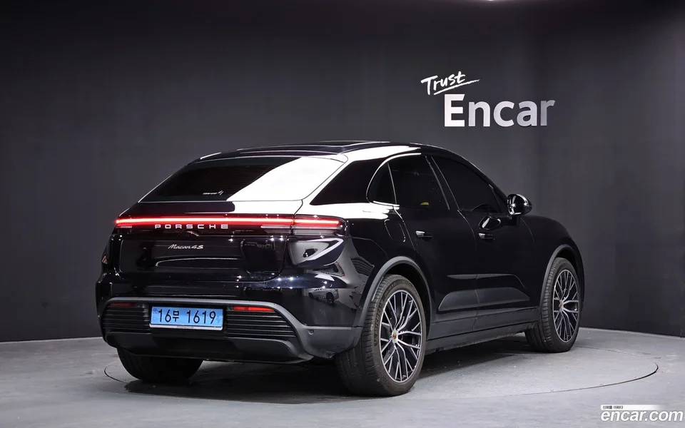 Porsche Macan Electric 4S 2025 — миниатюра 2