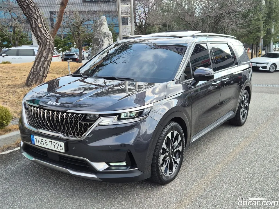 Kia Carnival 7 2023 — фото 1, купить с доставкой в Москву