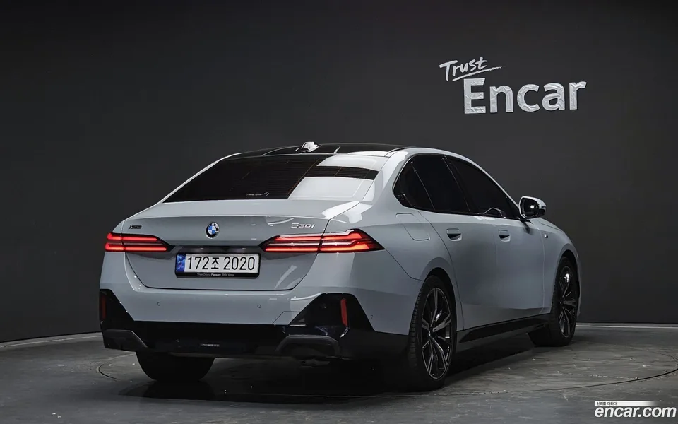 BMW 5 Series 530i xDrive M 2024 — миниатюра 2