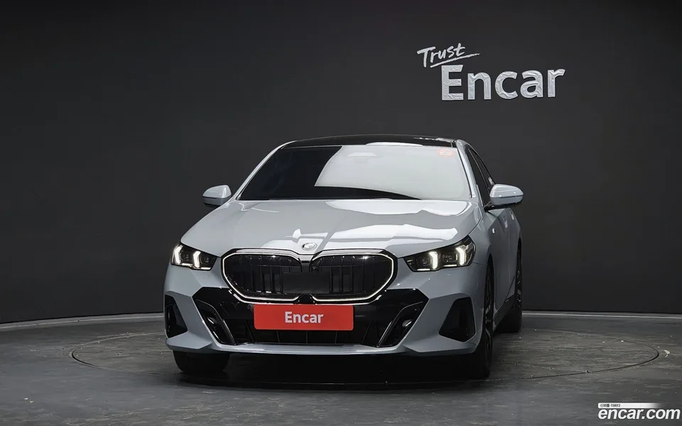 BMW 5 Series 530i xDrive M 2024 — миниатюра 3