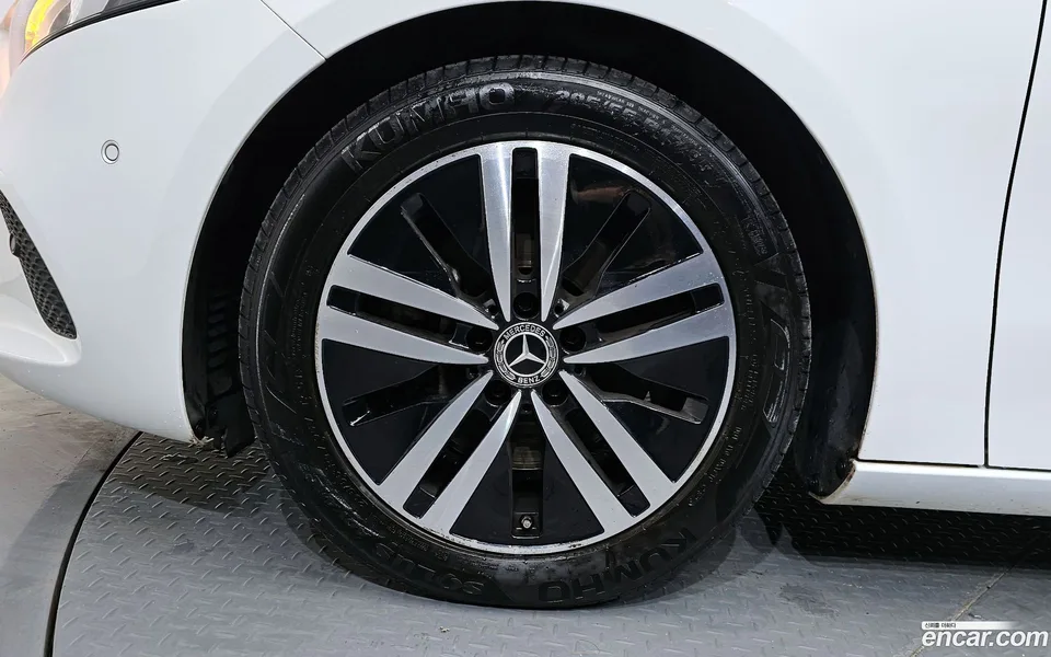 Mercedes-Benz A-Class A220 2022 — миниатюра 5