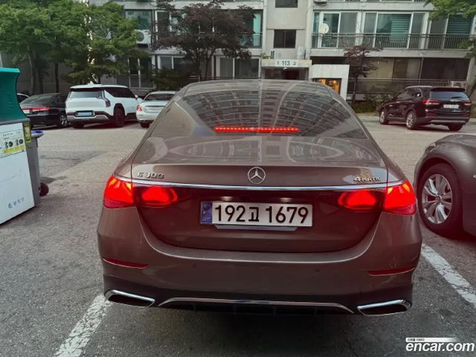 Mercedes-Benz E-Class E300 4MATIC AMG Line 2024 — миниатюра 3