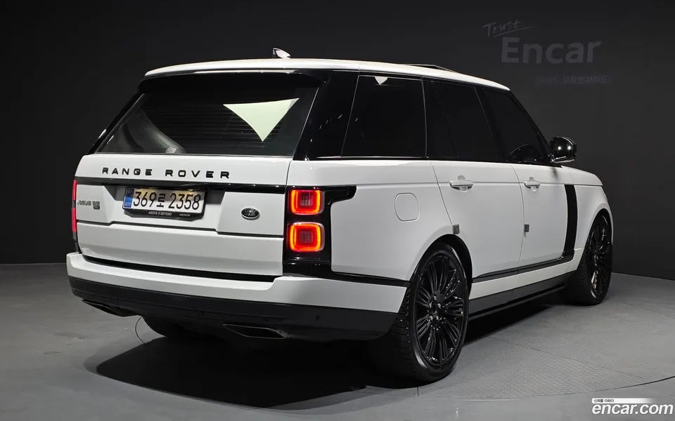 Land Rover Range Rover 5.0 SC Vogue SE 2022 — миниатюра 2