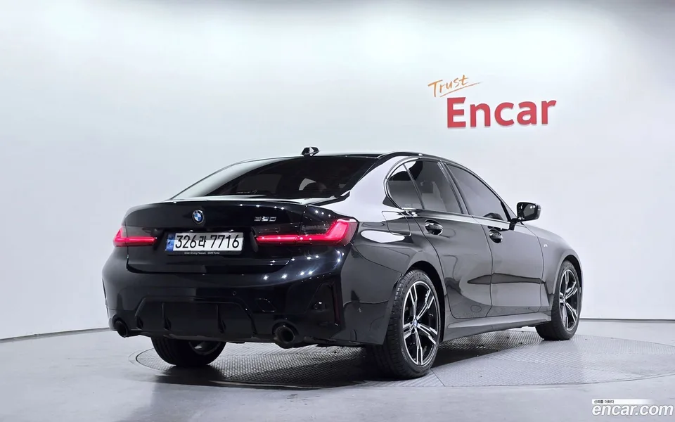 BMW 3 Series 320i M 2023 — миниатюра 2