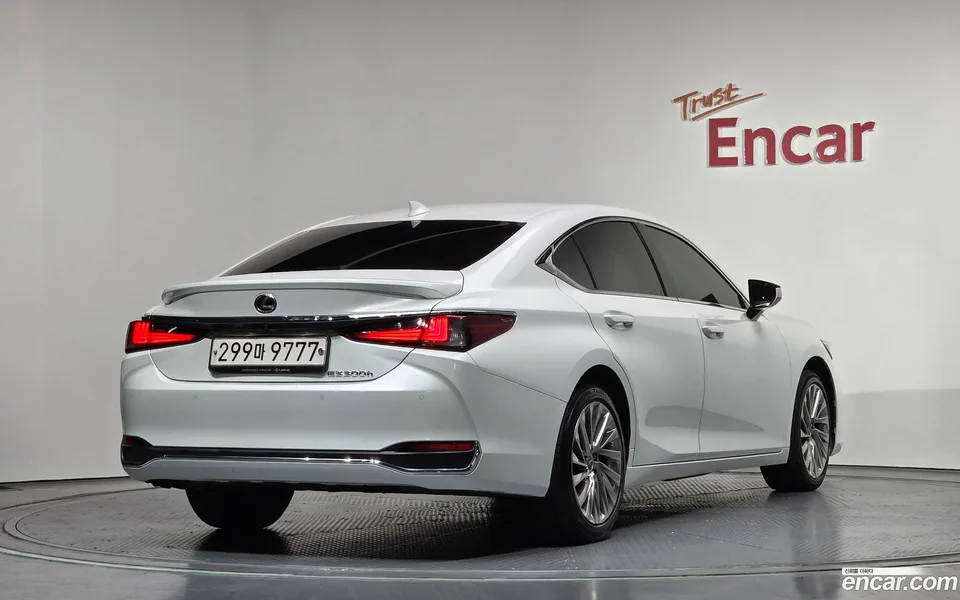 Lexus ES 300h 2023 — миниатюра 2