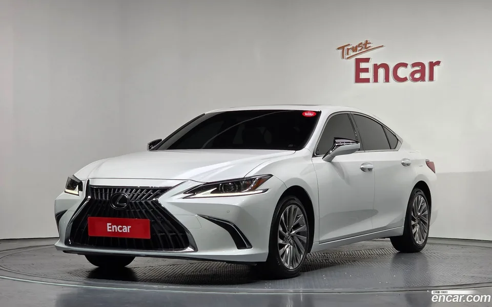 Lexus ES 300h 2023 — фото 1, купить с доставкой в Москву
