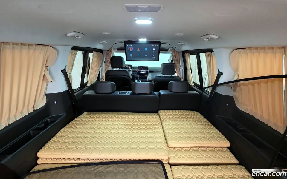 Hyundai Staria 9 2023 — фото 1, купить с доставкой в Москву