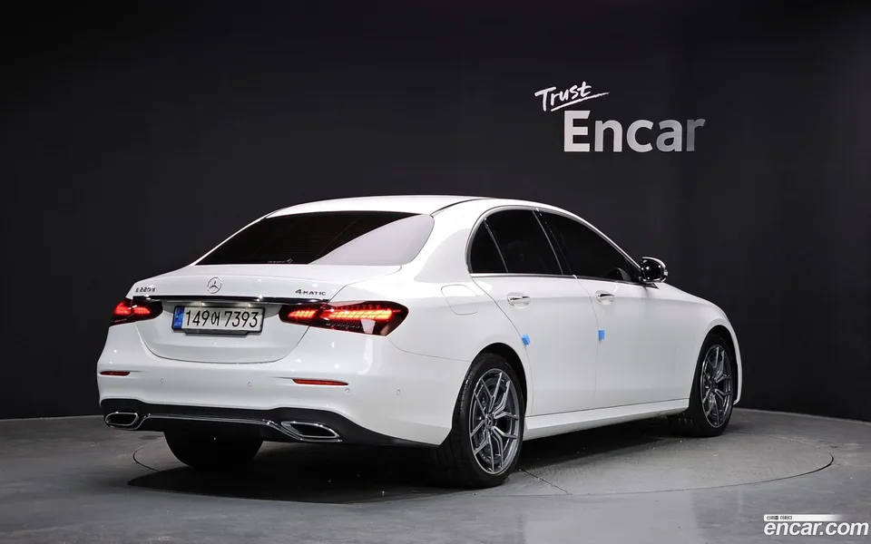 Mercedes-Benz E-Class E220d 4MATIC AMG Line 2022 — миниатюра 2