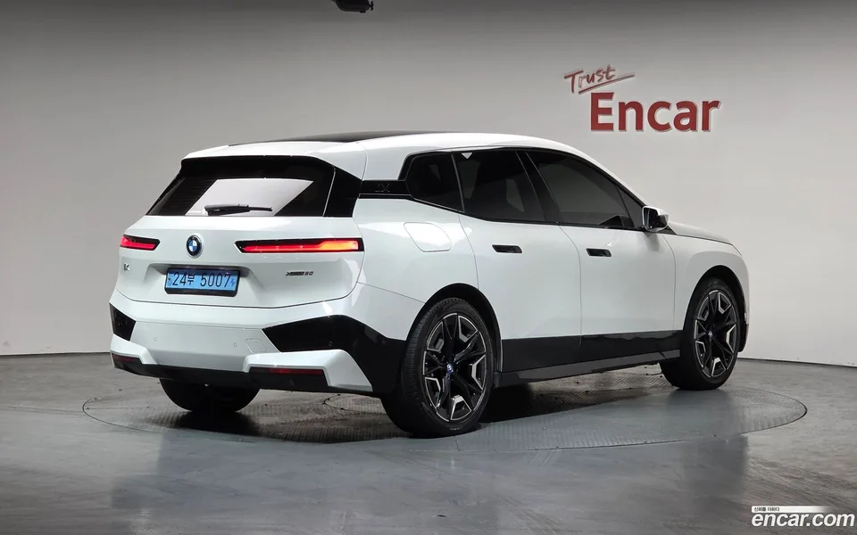 BMW iX xDrive50 2022 — миниатюра 2