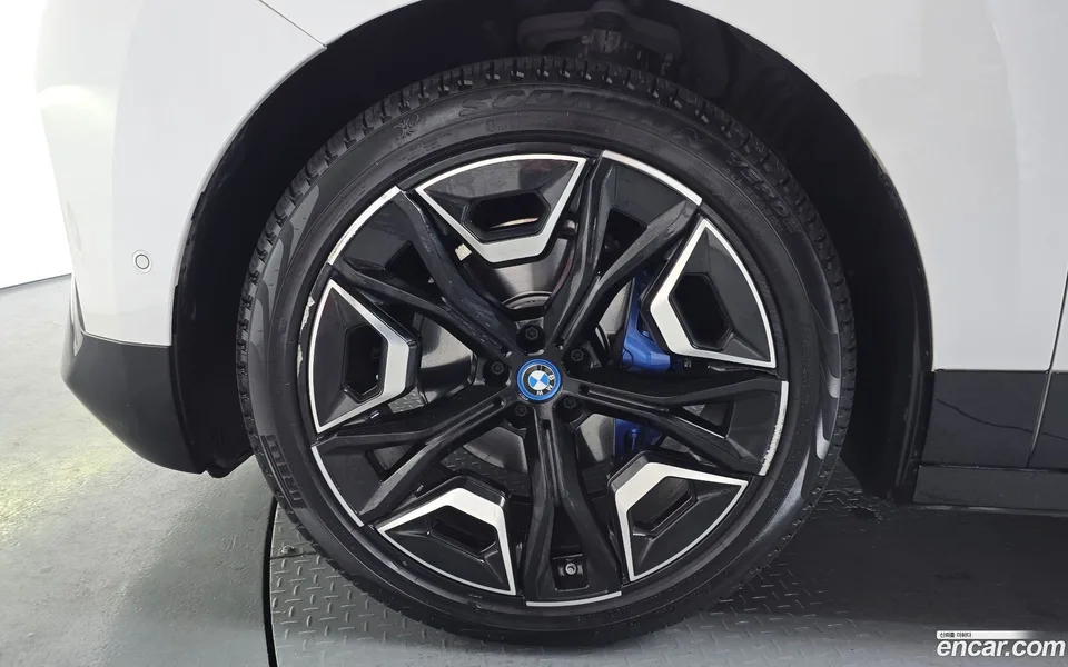 BMW iX xDrive50 2022 — миниатюра 5