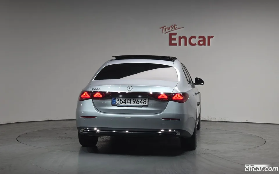 Mercedes-Benz E-Class E200 2025 — миниатюра 4