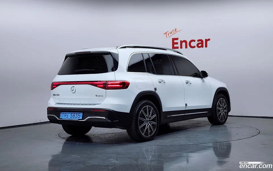 Mercedes-Benz EQB EQB300 4MATIC AMG 2024 — миниатюра 2