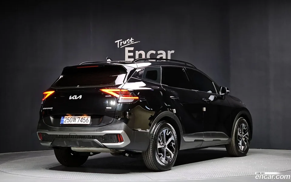 Kia Sportage Hybrid 4WD 2023 — миниатюра 2