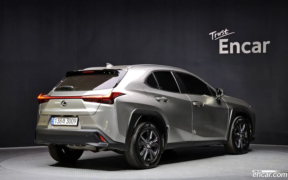 Lexus UX 300h 2.0 2WD 2025 — миниатюра 2
