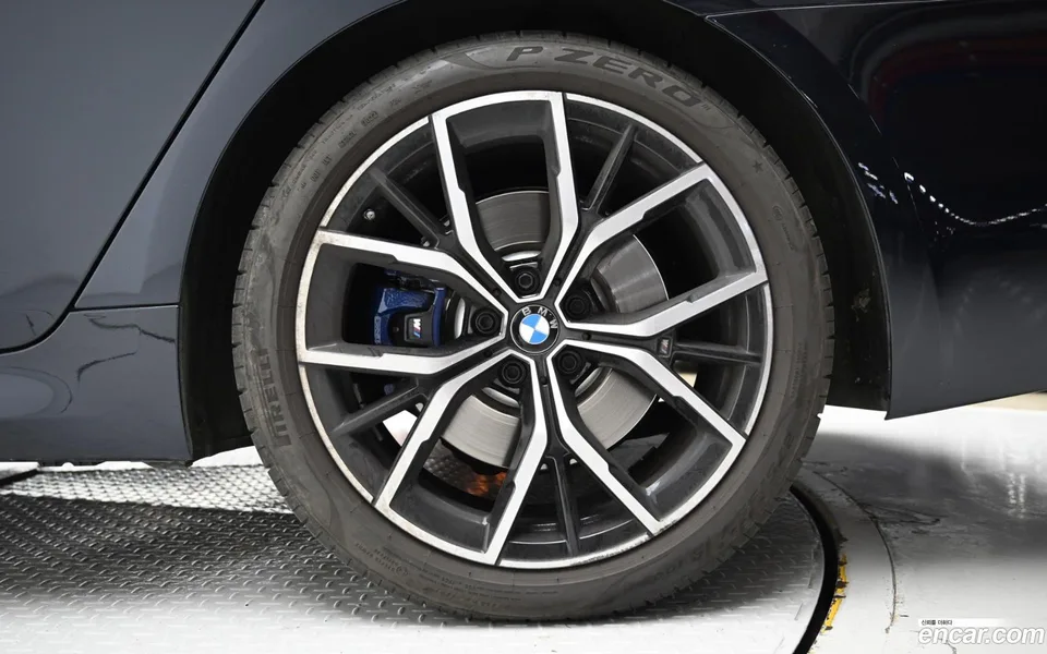 BMW 5 Series 530i xDrive M 2022 — миниатюра 5
