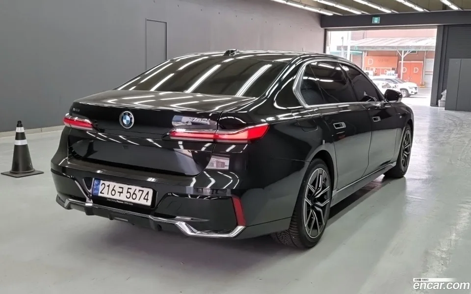 BMW 7 Series 740i xDrive M 2024 — миниатюра 2