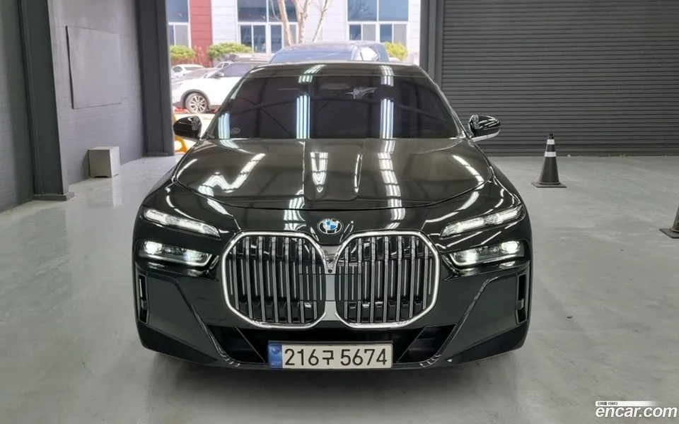 BMW 7 Series 740i xDrive M 2024 — миниатюра 3