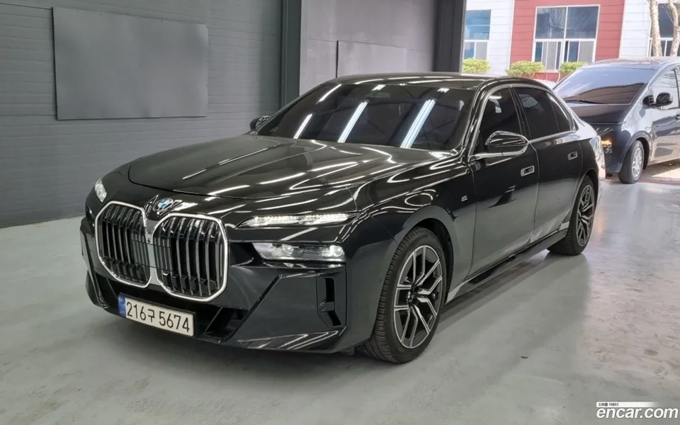 BMW 7 Series 740i xDrive M 2024 — фото 1, купить с доставкой в Москву