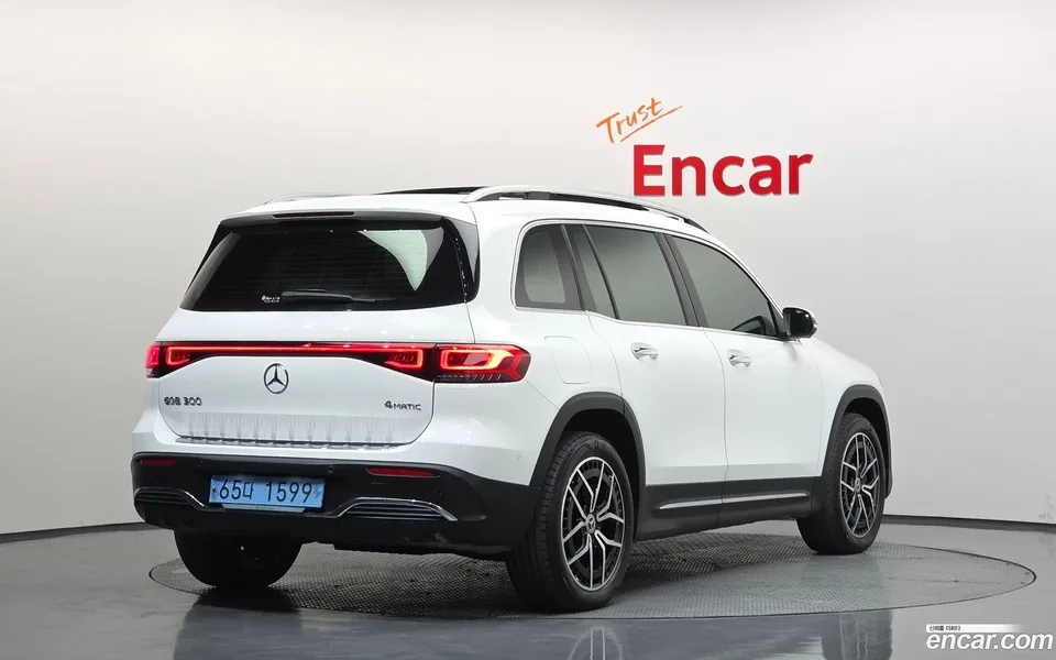 Mercedes-Benz EQB EQB300 4MATIC AMG 2023 — миниатюра 2