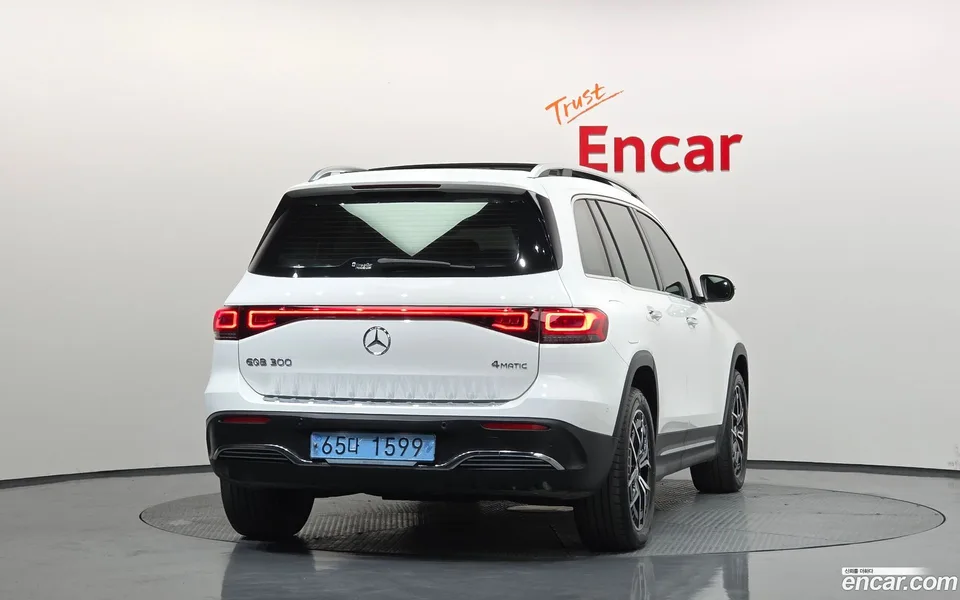 Mercedes-Benz EQB EQB300 4MATIC AMG 2023 — миниатюра 4