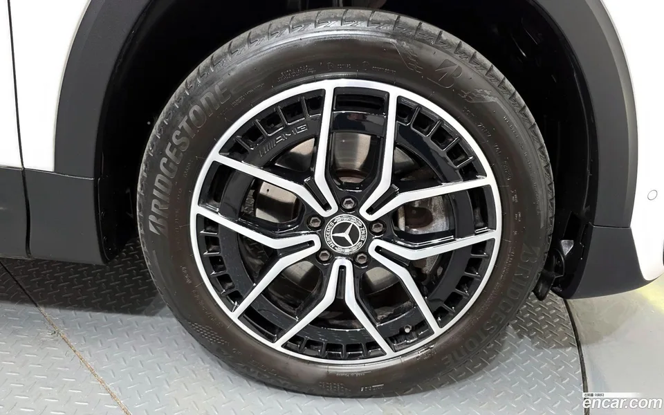 Mercedes-Benz EQB EQB300 4MATIC AMG 2023 — миниатюра 5