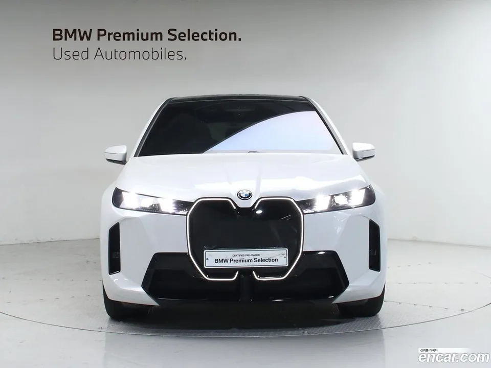 BMW iX xDrive60 M 2025 — миниатюра 2