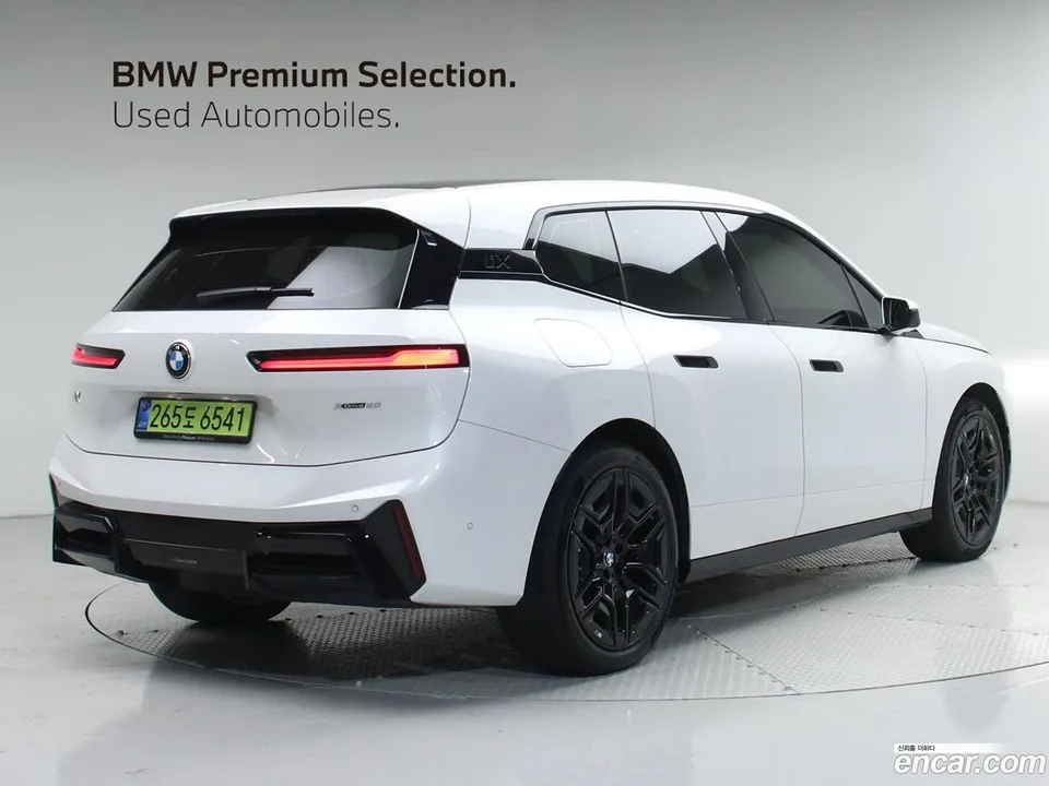 BMW iX xDrive60 M 2025 — миниатюра 4