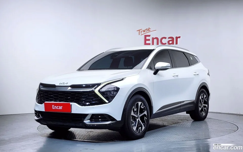 Kia Sportage Hybrid 2WD 2023 — фото 1, купить с доставкой в Москву