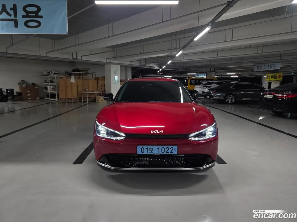 Kia EV6 4WD 2023 — фото 1, купить с доставкой в Москву